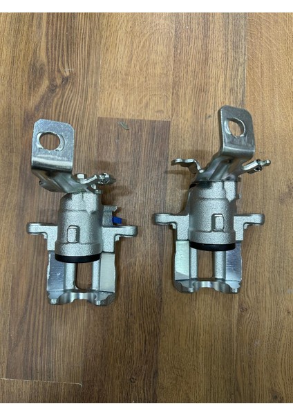 Nissan Primera 1996-2002 Almera 2000-2006 Arka Fren Kaliper Set