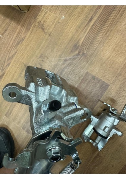 Nissan Primera 1996-2002 Almera 2000-2006 Arka Fren Kaliper Set