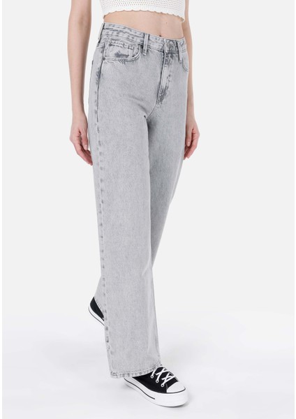 Regular Fit Yüksel Bel Geniş Paça Kadın Gri Jean Pantolon fırsatları