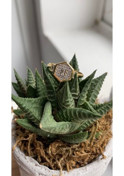 14 Ayar Asimetrik Altıgen Işıltılı Renkli Taşlı Yüzük