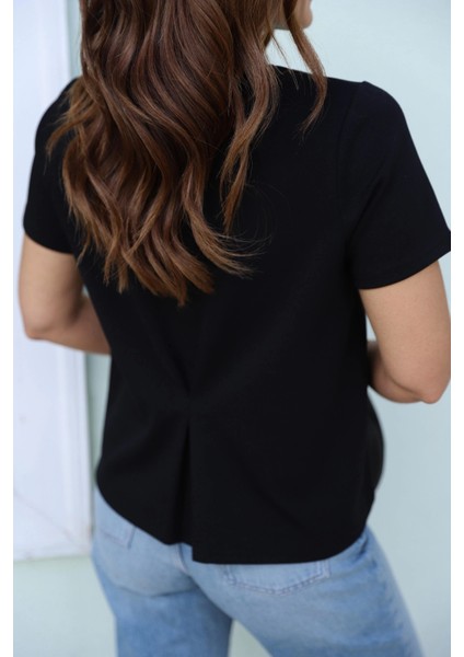 Sırt Pile Detay Bisiklet Yaka Tshirt