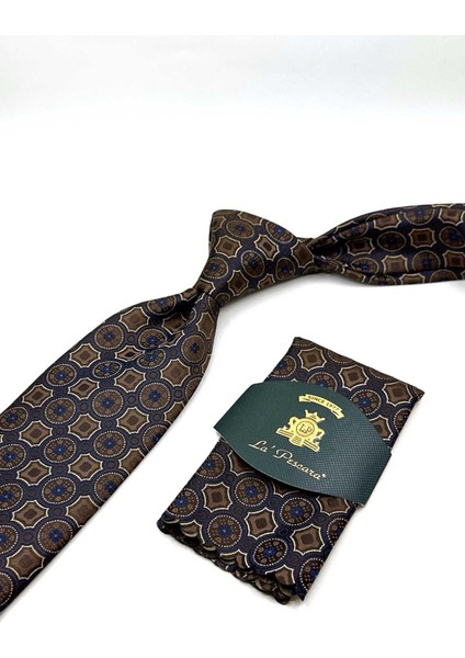 Kahverengi Motif Desen Mendilli Klasik Kravat KK12951 fiyatları