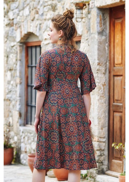 Düğme Detaylı V Yaka Yarım Kol Yazlık Elbise fırsatları