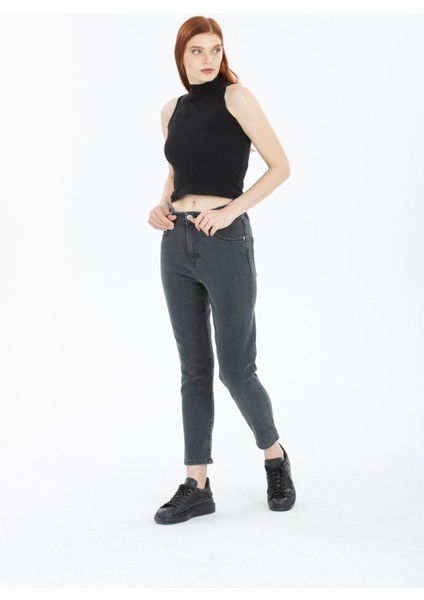 Kadın Antrasit Yüksek Bel Yumuşak Dokunuşlu Rahat Kesim Mom Jeans Kot Pantolon