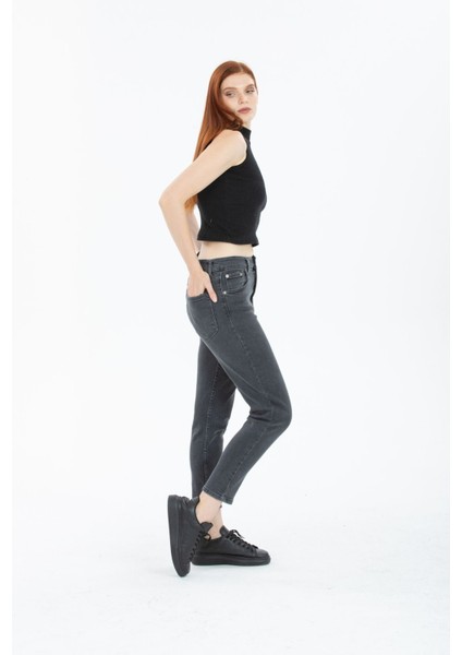 Kadın Antrasit Yüksek Bel Yumuşak Dokunuşlu Rahat Kesim Mom Jeans Kot Pantolon