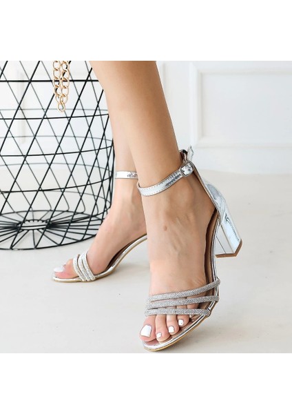 Ossu Gümüş Rugan Topuklu Ayakkabı indirimleri