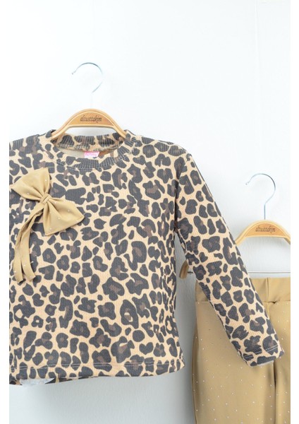 Leopar Desenli Fiyonklu Üst ve Taşlı Pantolon Takımı (3-10 Yaş) modelleri