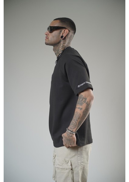 Önü Logolu Nakış Detaylı Reglan Kol Unisex Oversize Kalıp Tişört