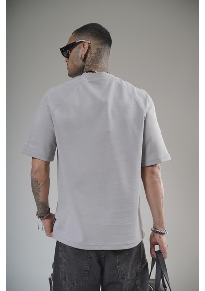 Önü Logolu Nakış Detaylı Reglan Kol Unisex Oversize Kalıp Tişört