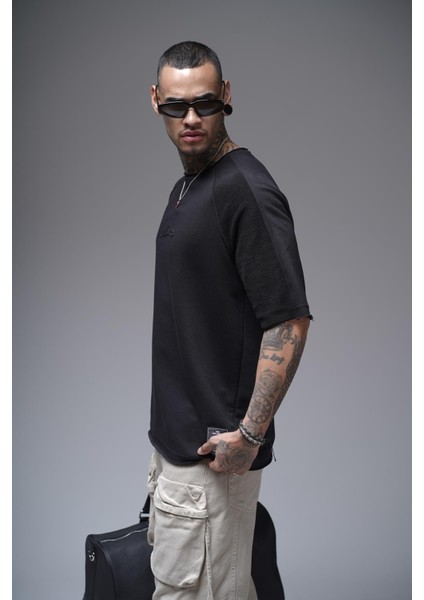 Kabartma Baskılı Garni Detaylı Reglan Kol Oversize Kalıp Unisex Tişört fiyatları