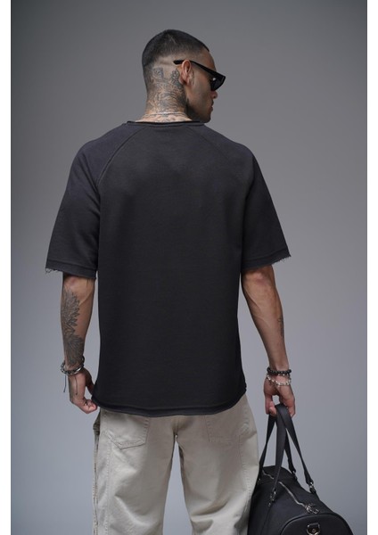Kabartma Baskılı Garni Detaylı Reglan Kol Oversize Kalıp Unisex Tişört