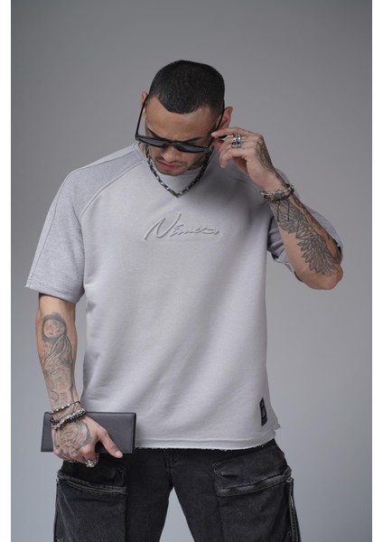 Kabartma Baskılı Garni Detaylı Reglan Kol Oversize Kalıp Unisex Tişört fiyatları