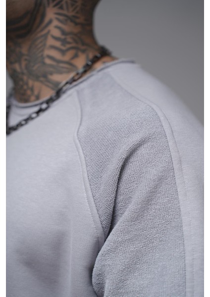 Kabartma Baskılı Garni Detaylı Reglan Kol Oversize Kalıp Unisex Tişört modelleri