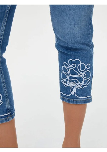 Paçası Ağaç Nakışlı Slim Fit Jean Caprı S25JCP001 indirimleri