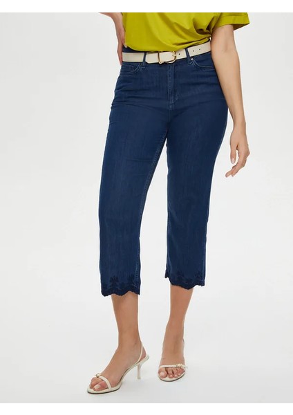 Paçası Dilimli Nakış Detaylı Straight Fit Tenselli Jean Caprı S25JCP004 fiyatları