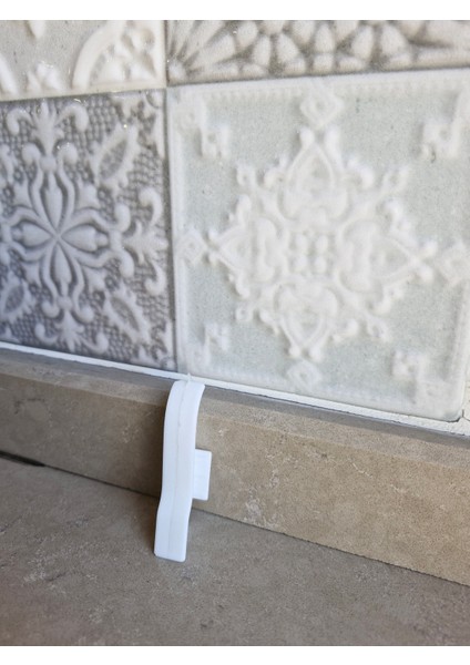 Parke Süpürgeliği Pratik Montajı İçin Ara Birleşim Beyaz Plastik Aparatı (6 cm Süpürgeliğe Uygun) 10 Ad.