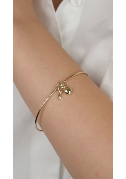 14 Ayar Altın Sade Kalpli Anahtar Figürlü Kelepçe