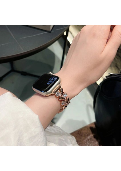 Madam Serisi 42 mm Gümüş Taşlı Kalp Figürlü Metal Apple Watch Kordon modelleri