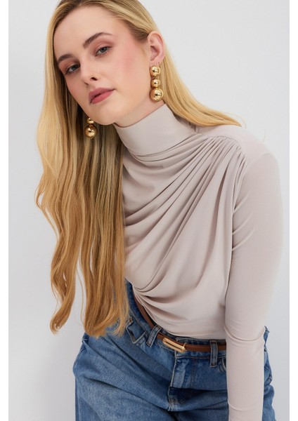 20059 Büzgü Detay Sandy Bluz Bej fırsatları