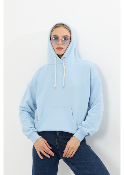 Kadın Bebe Mavisi Kanguru Cep Şardonlu Kapüşonlu Regular Fit Sweatshirt