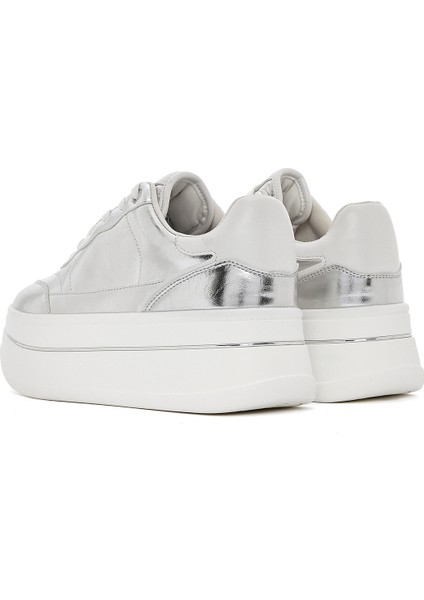 Kadın Gümüş Bağcıklı Kalın Tabanlı Metalik Sneaker 25SFD431032