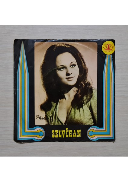 Selvihan - Bir Kere Öpmekle Dünya Yıkılmaz - Yılların Izdırabı - Dönem Baskı Plak - 45LIK - Kırkbeşlik