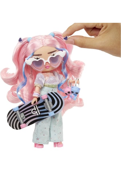 Tweens Seri 5 Flora Moon Bebeği
