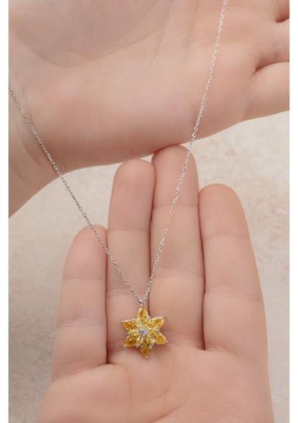 Sarı Renkli Taşlı Lotus Çiçeği Gümüş Kolye 18 Ayar Beyaz Altın Kaplama Lotus Çiçeği Kolyesi 925 Ayar Gümüş Kadın Kolye | Bayan Zirkon Taşlı Lotus Kamelya Çiçeği Kadın Gümüş Kolye