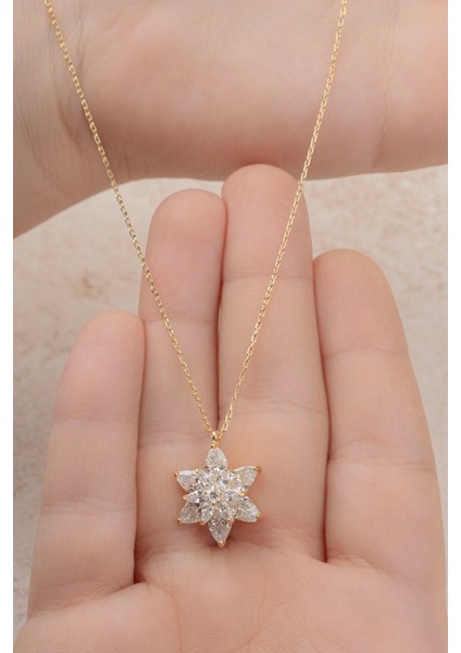 Beyaz Taşlı Lotus Çiçeği Gümüş Kolye 18 Ayar Sarı Altın Kaplama Lotus Çiçeği Kolyesi 925 Ayar Gümüş Kadın Kolye | Bayan Zirkon Taşlı Lotus Kamelya Çiçeği Gold Kadın Gümüş Kolye fırsatları