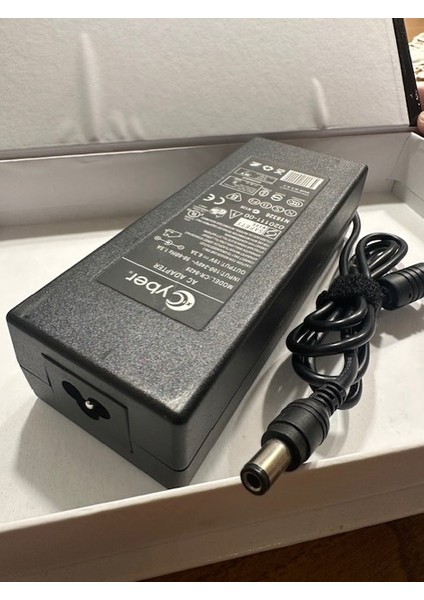 19 Volt 6.3 Amper Toshiba Uyumlu Adaptör 19 Volt 6.3 Amper 6.3 mm 3.0 mm Adaptör
