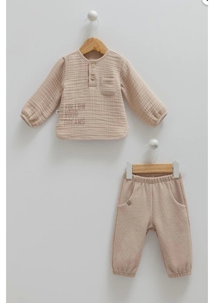 Erkek Bebek Kahverengi Ikili Takım – Şık ve Konforlu Bebek Giyim Seti