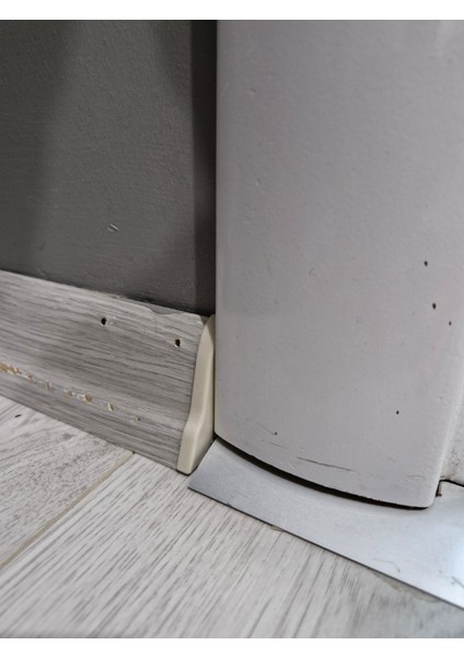 Parke Süpürgeliği Pratik Montajı İçin Sol Bitim Beyaz Plastik Aparatı (6 cm Süpürgeliğe Uygun) 10 Ad. fiyatları