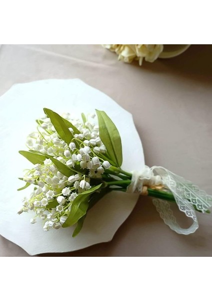 Beyaz yapay çiçek demeti, zarif ve şık dekoratif seçim, doğal görünüm. fiyatları