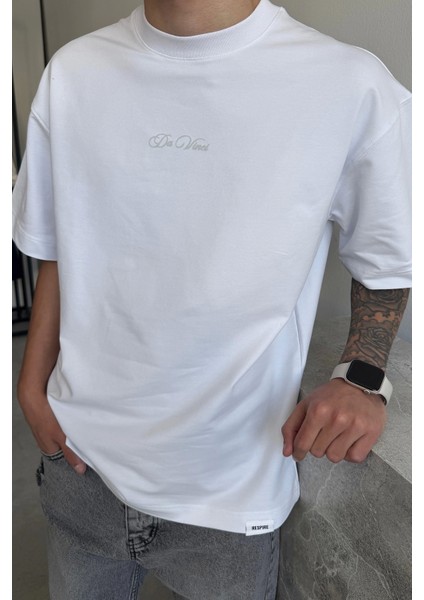 Beyaz Da Vinci Kabartma Baskılı Oversize T-Shirt fiyatları
