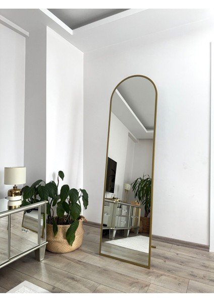 Şık metal çerçeveli oval ayaklı 180x50 cm boy aynası, altın renkli seçkin tasarım