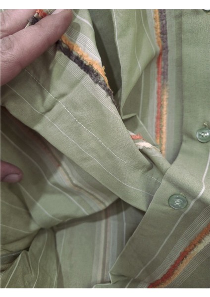 L BEDEN TEK CEPLİ YEŞİL PAMUKLU NORMAL KESİM RENK BLOKLU ÇİZGİLİ KISAKOLLU ERKEK GÖMLEK