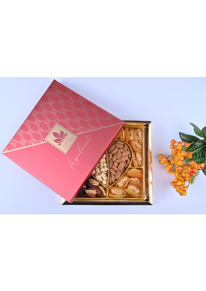 Lüx Karışık Hediyelik Kuruyemiş 700 gr 021