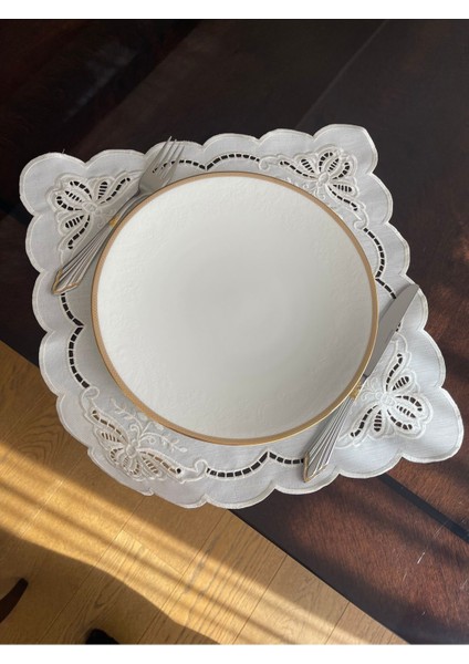 Delik Işi Sunum Peçetesi, Kelebek Model, Polyester, 38x38 cm, Şık ve Kullanışlı