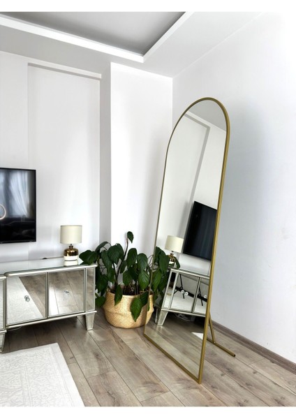 Altın renkli metal çerçeveli oval ayaklı büyük boy aynası, şık ve modern tasarım fiyatları