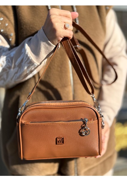 Kadın 4 Bölmeli Lacost Deri Ayarlanabilir Uzun Askılı Çapraz ve Omuz Çantası modelleri