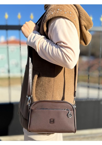 Kadın 4 Bölmeli Lacost Deri Ayarlanabilir Uzun Askılı Çapraz ve Omuz Çantası fiyatları