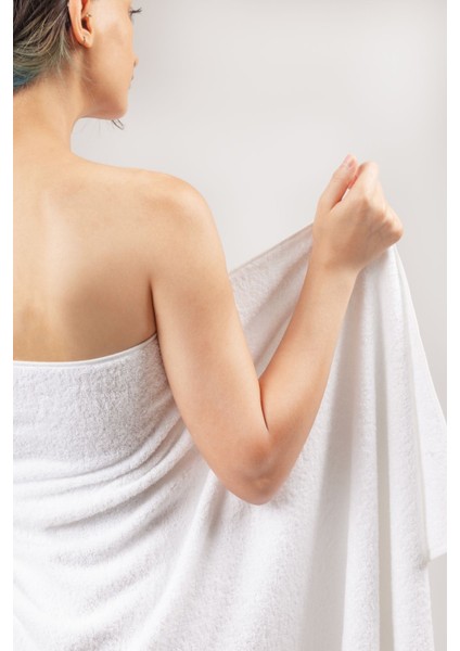 Beyaz pamuklu büyük banyo ve plaj havlusu 70x140 cm, yumuşak ve hafif kullanım indirimleri