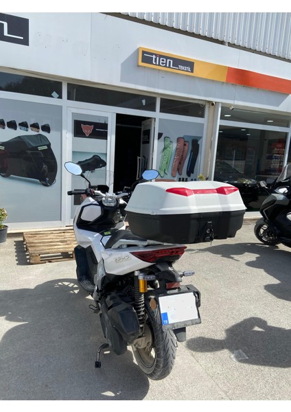 Tien 52 Litre Motosiklet Çantası (Beyaz) - Otomatik Kilit (Sırt Dayama Pedi Dahil)