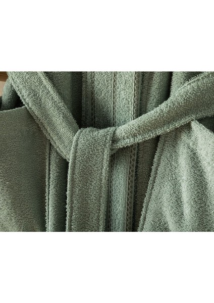 Yumuşak ve hafif pamuklu bornoz, rahatlık ve şıklık sunar modelleri