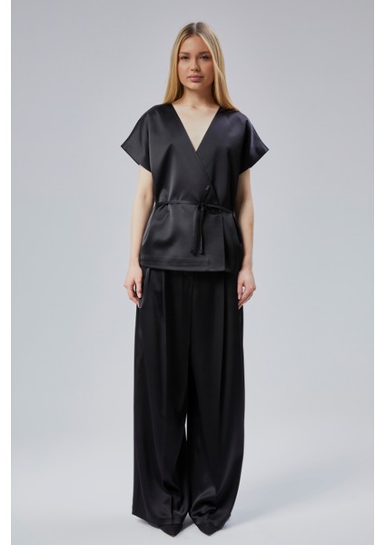 Kadın V Yaka Saten Kemerli Bluz ve Pantolon Takım