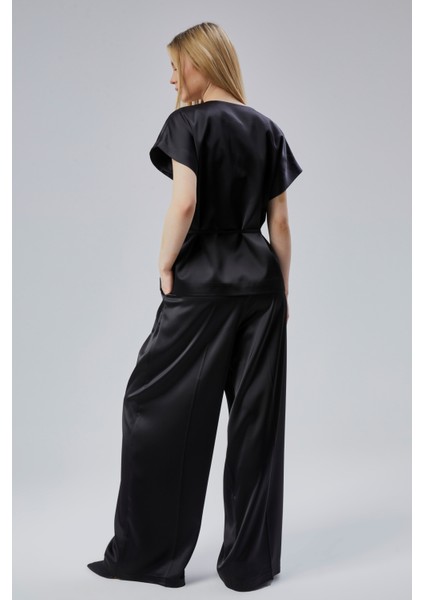 Kadın V Yaka Saten Kemerli Bluz ve Pantolon Takım fırsatları
