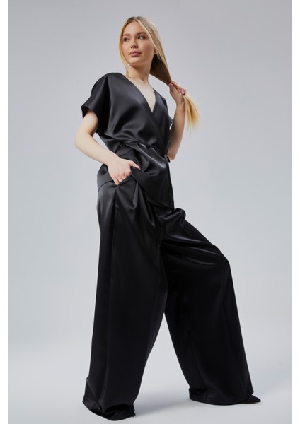 Kadın V Yaka Saten Kemerli Bluz ve Pantolon Takım indirimleri