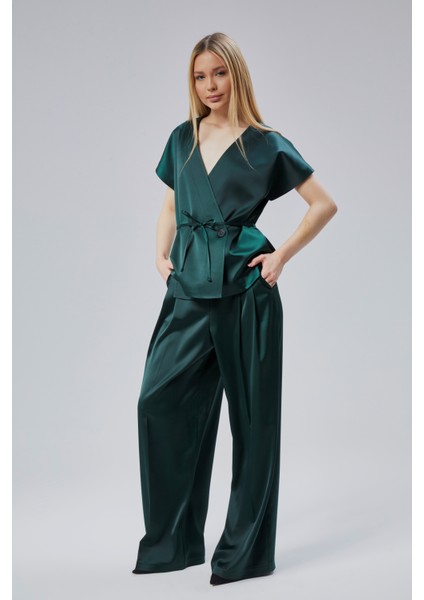 Kadın V Yaka Saten Kemerli Bluz ve Pantolon Takım