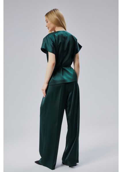 Kadın V Yaka Saten Kemerli Bluz ve Pantolon Takım indirimleri