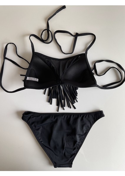 Siyah Taşlı Püsküllü Dantel Detaylı Yarım Dolgulu Üçgen Bikini Takımı fırsatları